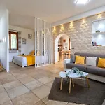 Domo Angheleda - Detached With Large Garden In A Relaxing Environment, A Few Minutes From The Sea