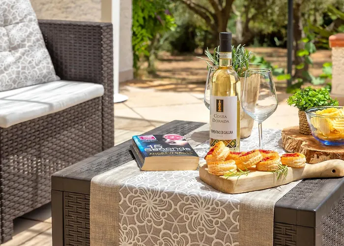 Domo Angheleda - Detached With Large Garden In A Relaxing Environment, A Few Minutes From The Sea Prázdninový dům