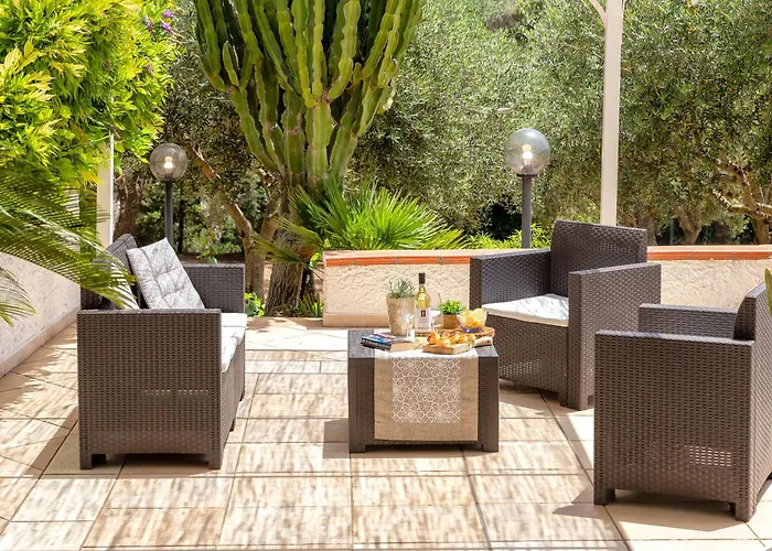 Prázdninový dům Domo Angheleda - Detached With Large Garden In A Relaxing Environment, A Few Minutes From The Sea *