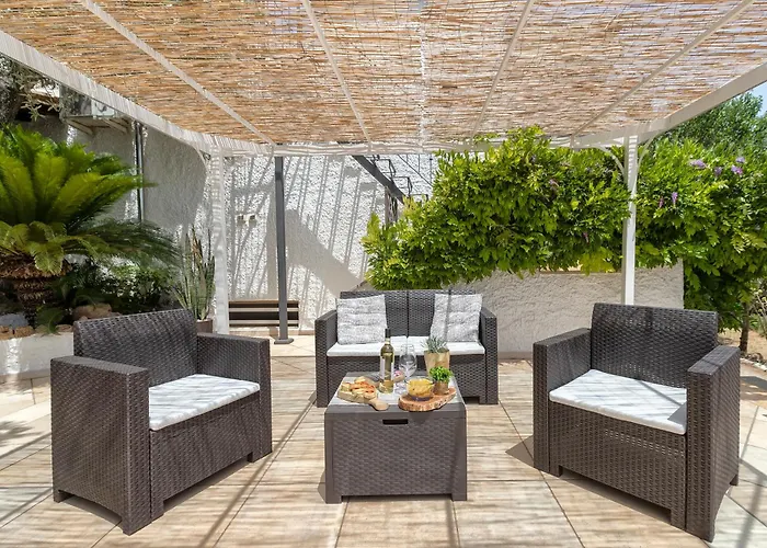 Prázdninový dům Domo Angheleda - Detached With Large Garden In A Relaxing Environment, A Few Minutes From The Sea