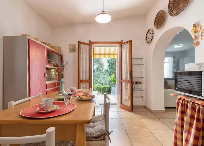 Prázdninový dům Domo Angheleda - Detached With Large Garden In A Relaxing Environment, A Few Minutes From The Sea