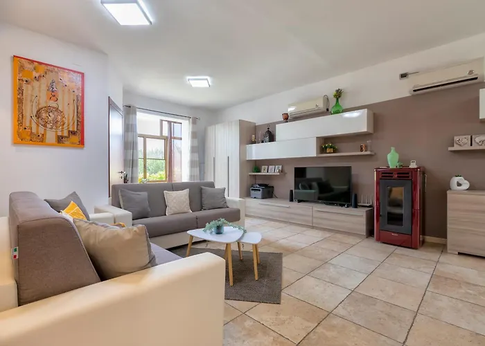 Prázdninový dům Domo Angheleda - Detached With Large Garden In A Relaxing Environment, A Few Minutes From The Sea Alghero